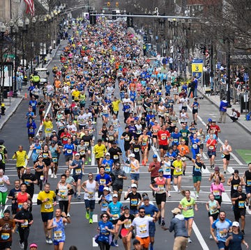a large crowd of runners in a 5k